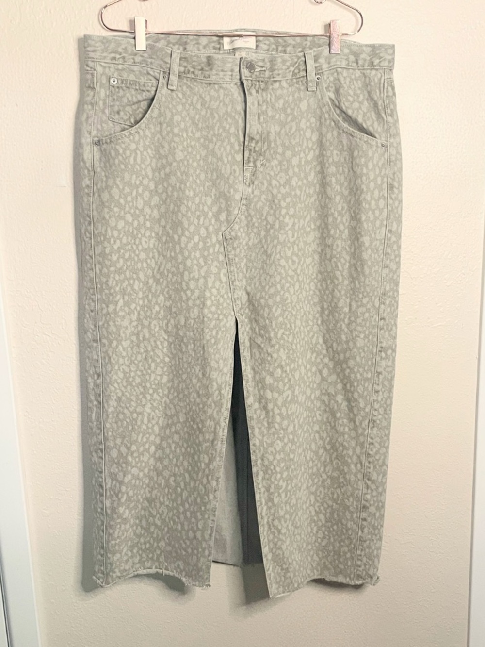 Universal Thread Gray Leopard Print Denim Midi Skirt Size 16